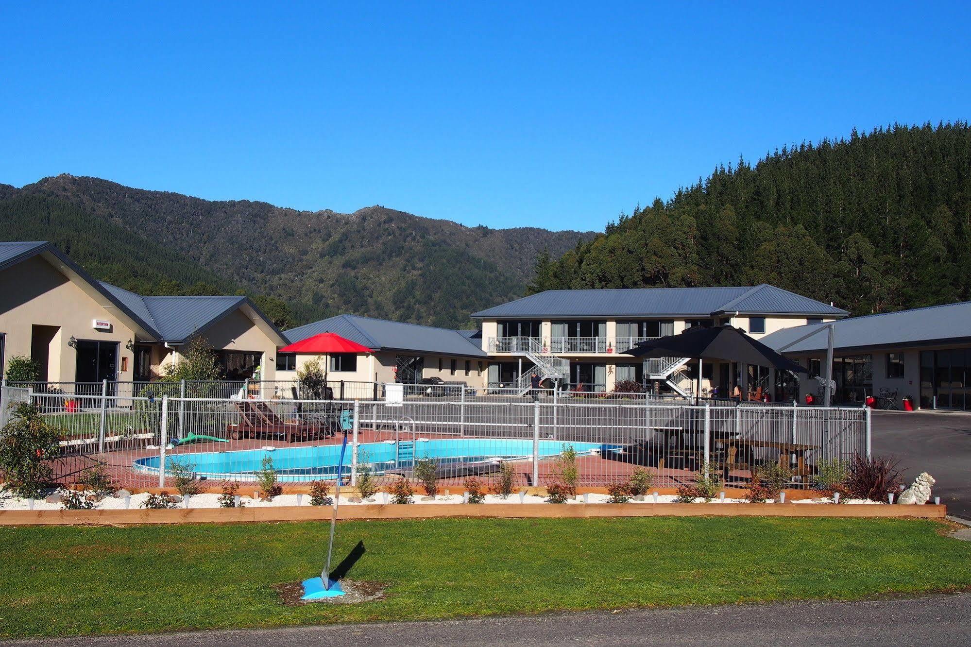 Linkwater Motel And Backpackers Bagian luar foto