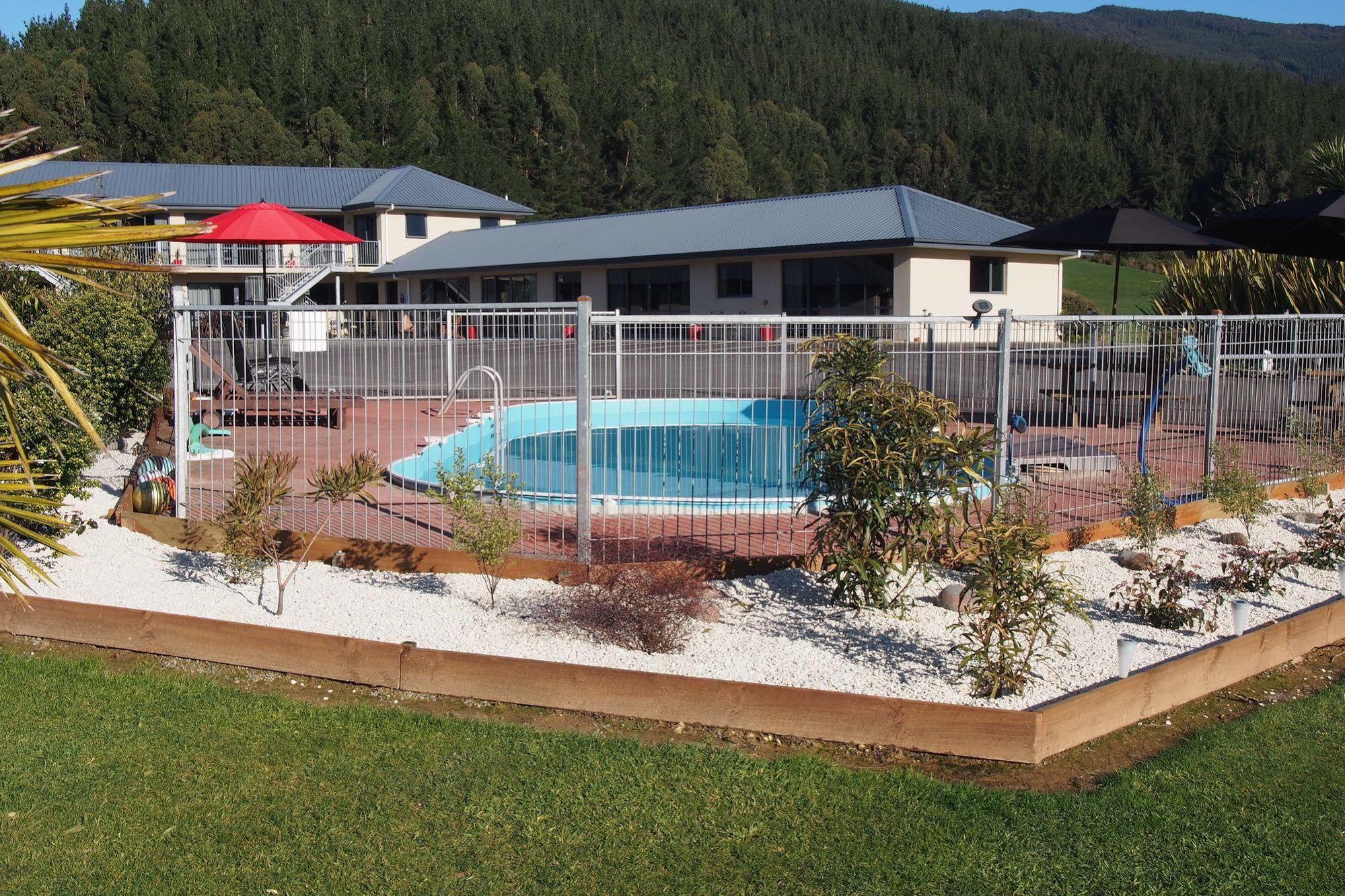 Linkwater Motel And Backpackers Bagian luar foto